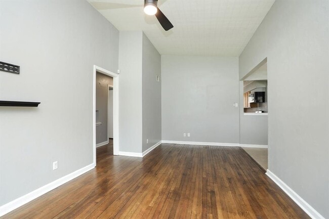 Building Photo - 3218 Cedarcrest Dr