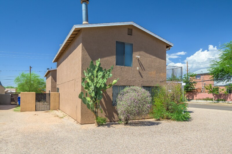 Building Photo - 1647 E Lester St