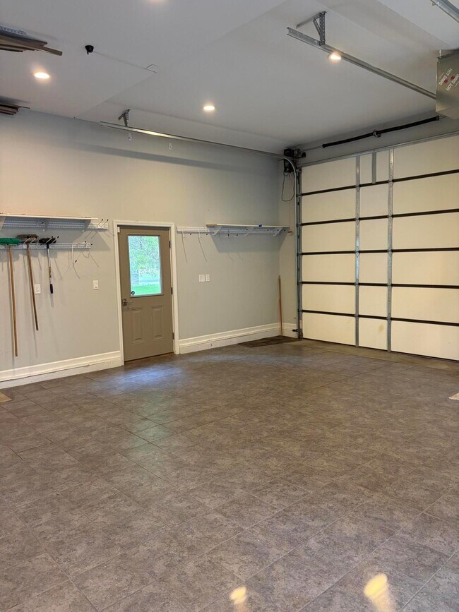 Building Photo - 250 Steves Scenic Dr
