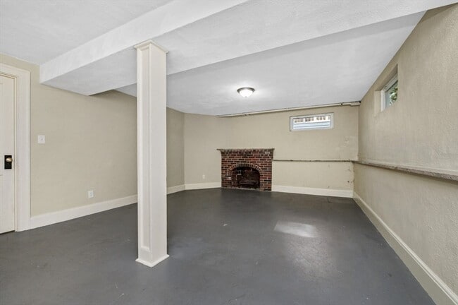 Building Photo - 66 Payson Rd