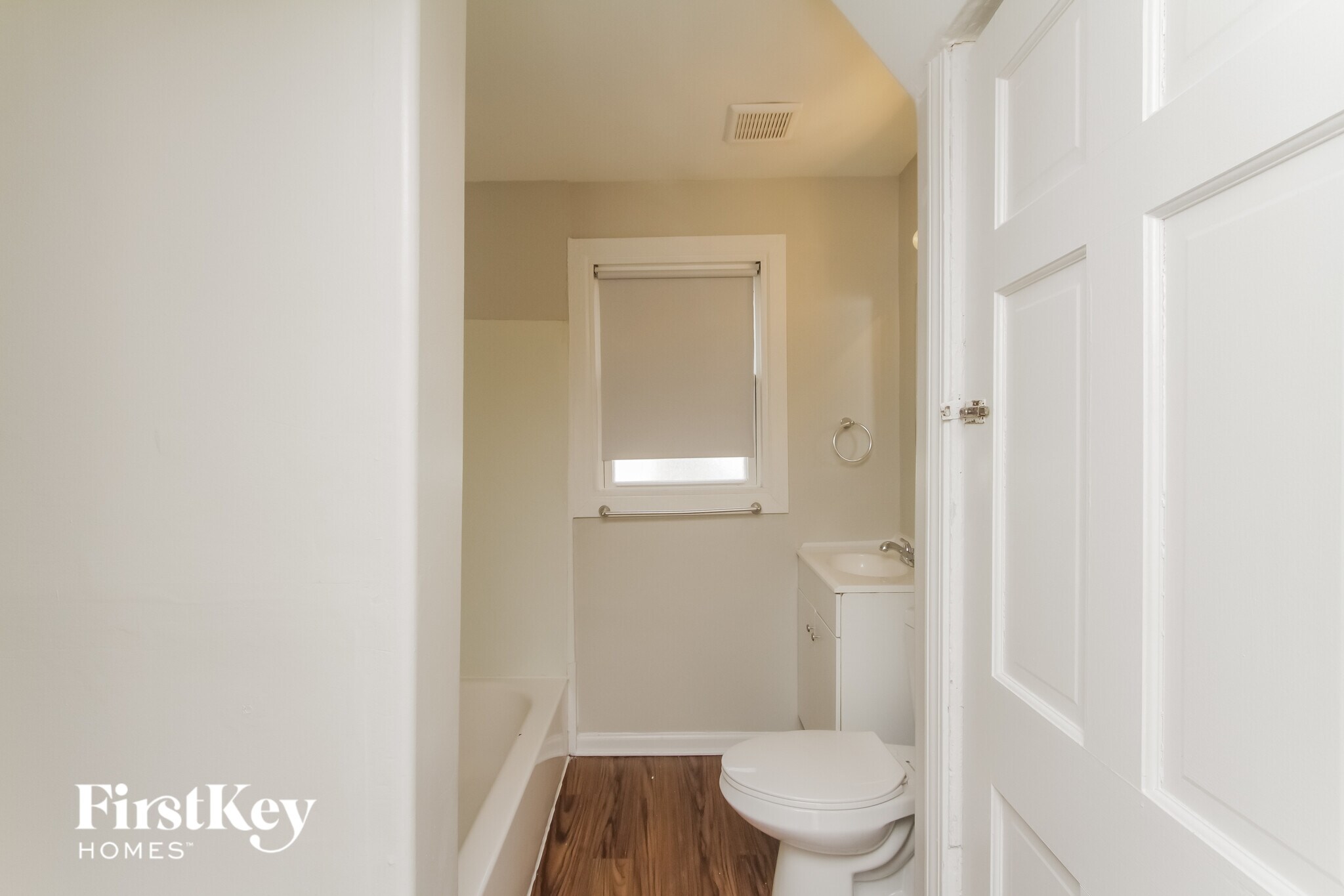 Building Photo - 515 Columbia St