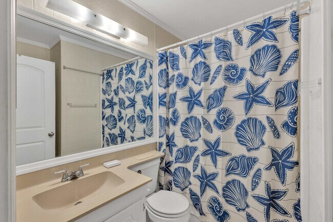 Building Photo - 23 S Forest Beach Dr