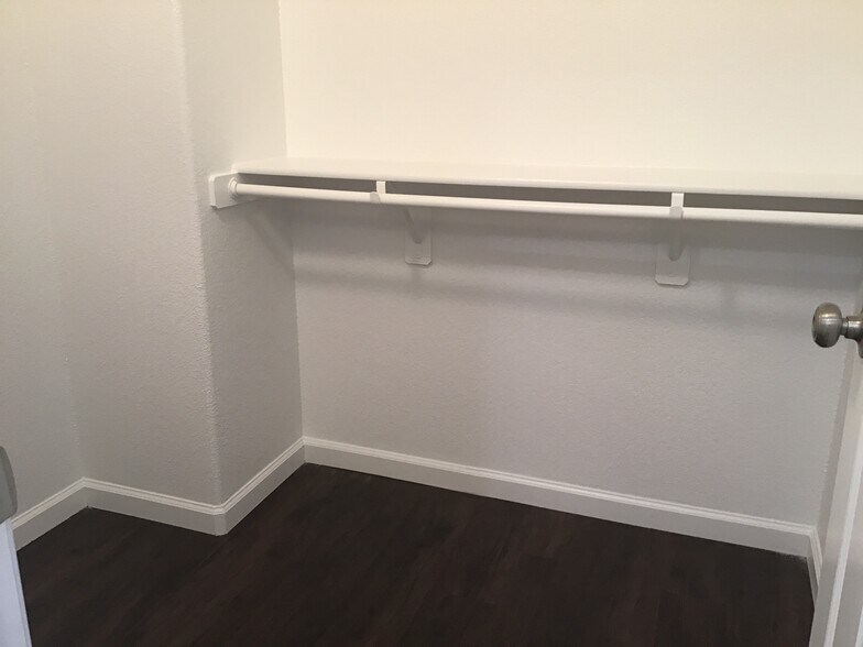 Building Photo - 3976 Dominus Dr