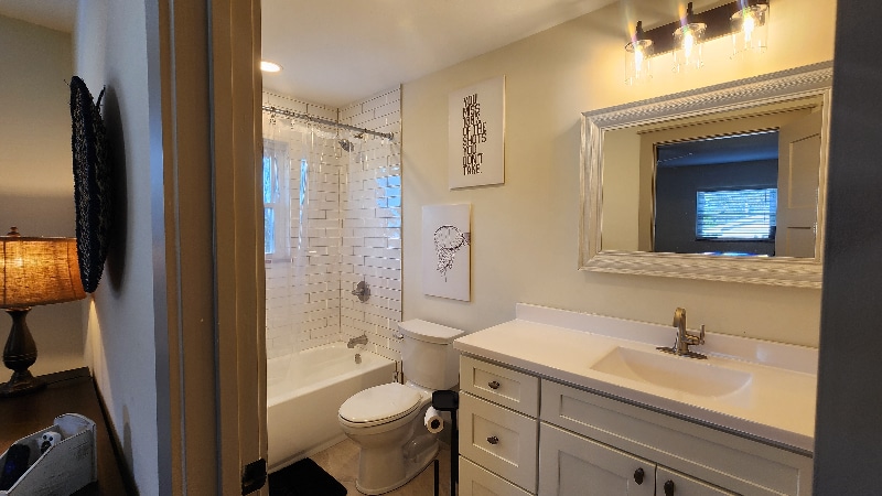 Building Photo - 1704 S Forest Dr