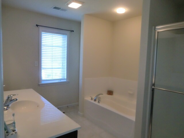 Building Photo - 2128 Red Fox Dr