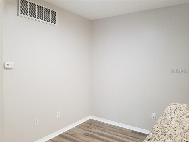 Building Photo - 1910 E Palm Ave