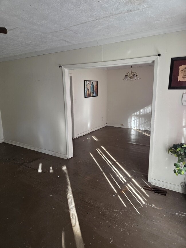 Building Photo - 304 Lawrence Rd