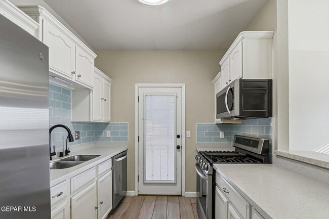 Building Photo - 14269 Escalera Dr