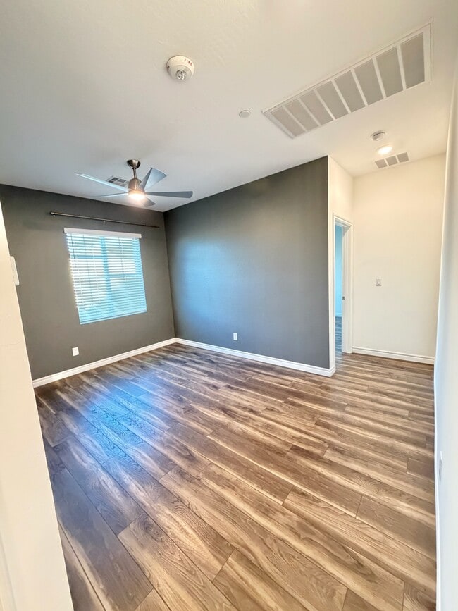 Building Photo - 20 Barbara Ln