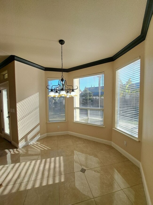 Building Photo - PRICE REDUCE TO $3450 & MOVE IN SPECIAL $450 OFF THE 1ST MONTH'S RENT – Spacious 5-Bedroom Fresno...