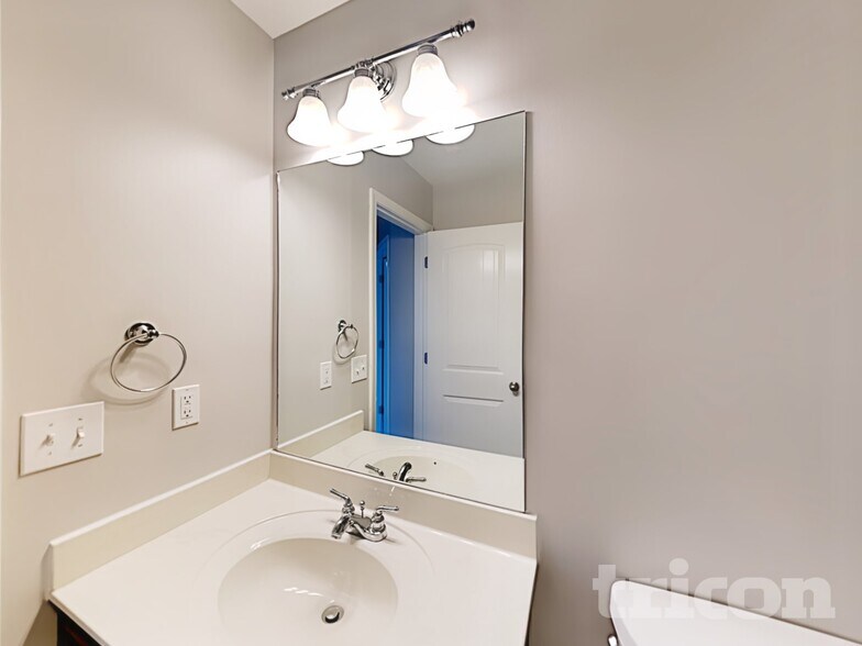 Building Photo - 300 Sunny Vw Dr