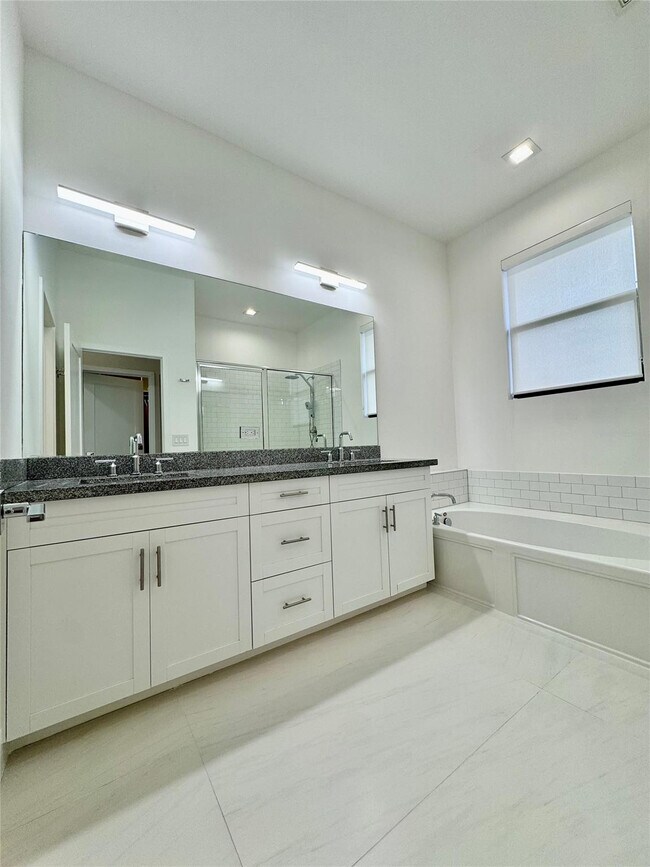 Building Photo - 4915 Whispering Way