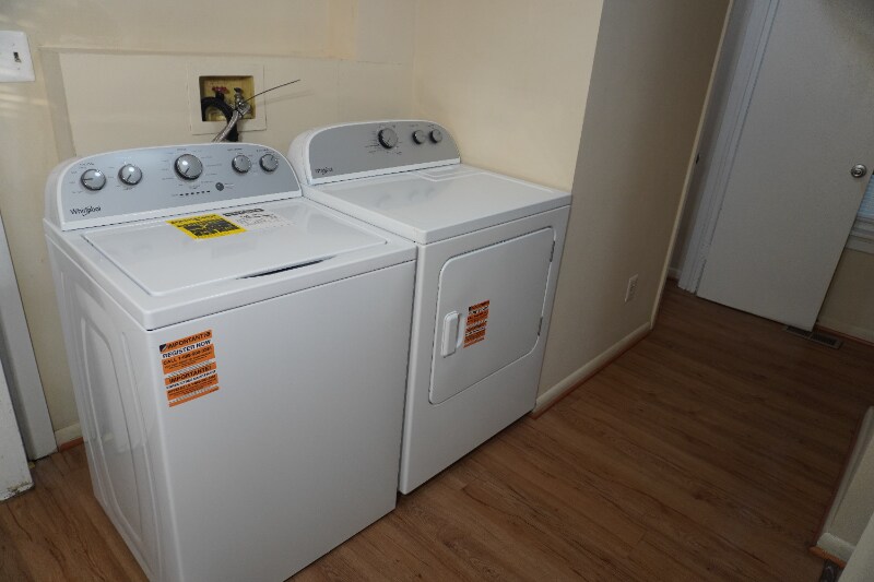 Building Photo - 217 Center St