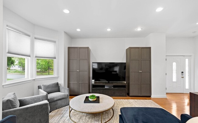 Building Photo - 201 Adams St