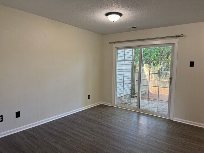 Building Photo - 432 Myrtlewood Cir