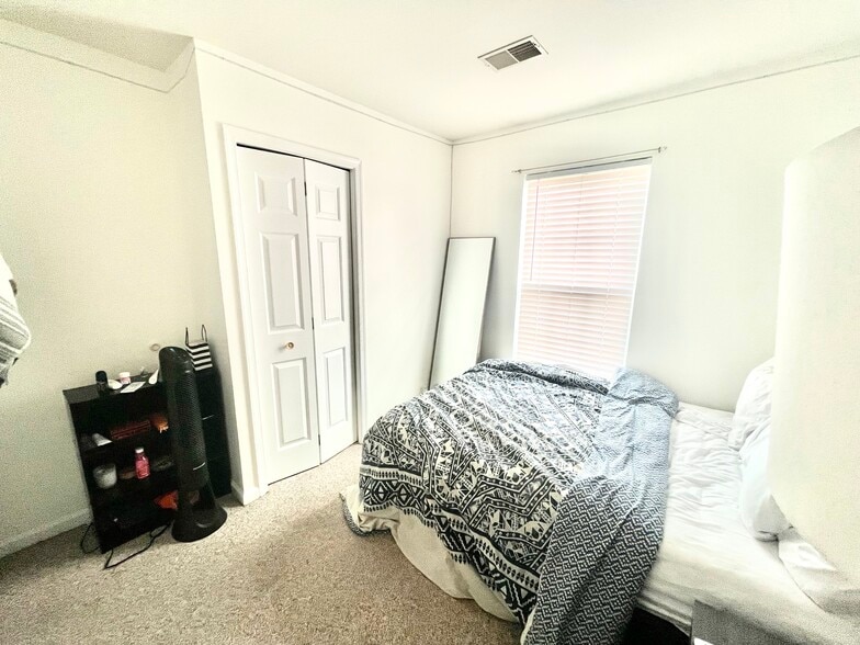 Building Photo - 6399 Stagg Ct