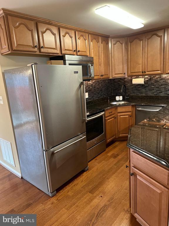 Building Photo - 7943 Timarand Ct