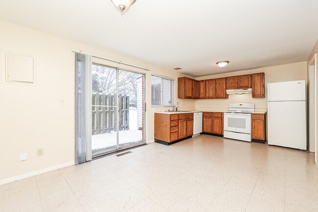 Building Photo - 5877 Taylorsville Rd