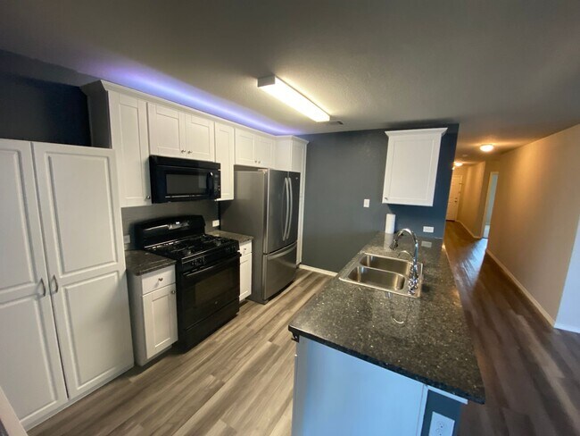 Building Photo - AVAILABLE IN BULVERDE!  In Hidden Trails S...