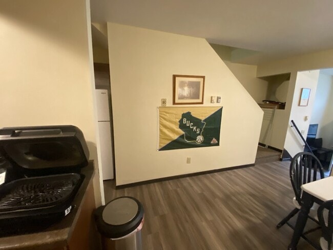 Building Photo - 4 Large Bed and 2 Bath- Next to UW Stout