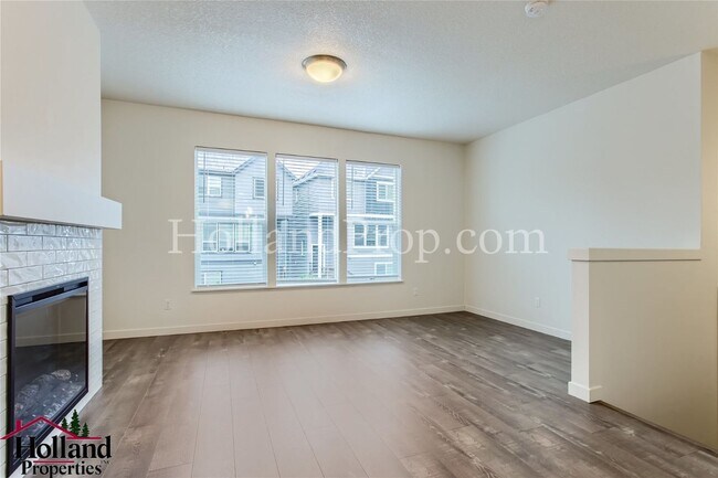 Building Photo - Beautiful 4-Bedroom Home with A/C, Private Yard & Easy Transit Access