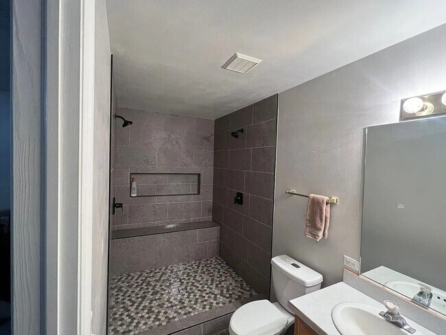 Building Photo - 2167 Cedar Hills Dr