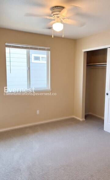 Building Photo - 1121 Fenwick Dr