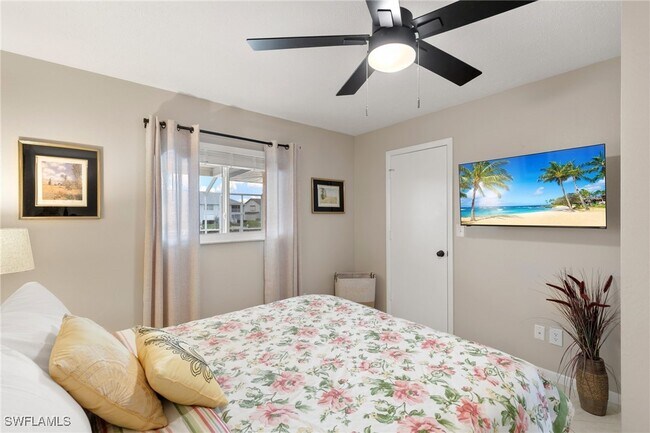 Building Photo - 3830 SE 12th Ave