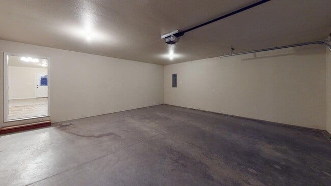 Building Photo - 3-Bed, 2-Bath single family home with an a...