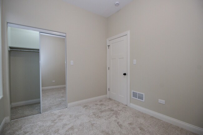 Building Photo - 5738 S Sangamon St