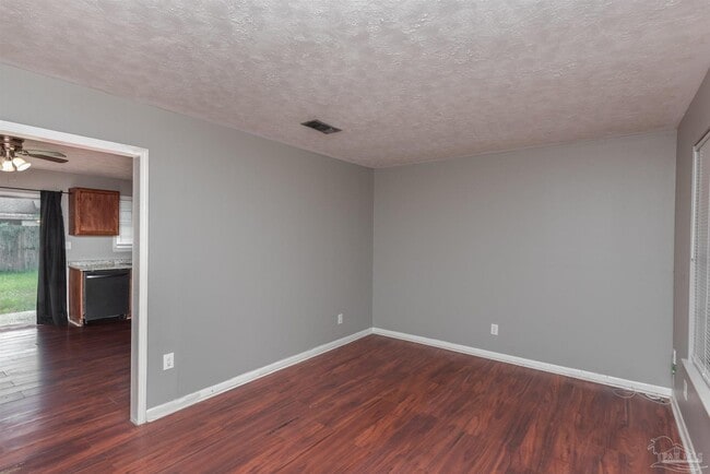 Building Photo - 525 Quigley Rd