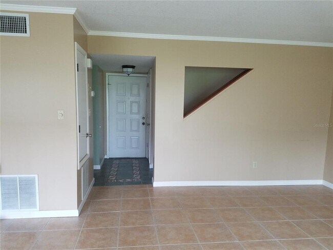 Building Photo - 5421 Vineland Rd