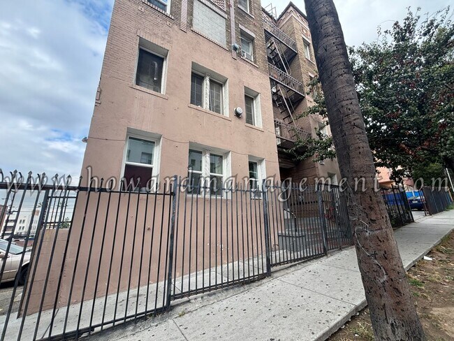 Building Photo - 00457BO