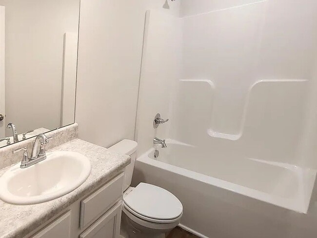 Building Photo - "Charming 3-Bed Haven in Huntsville: Styli...