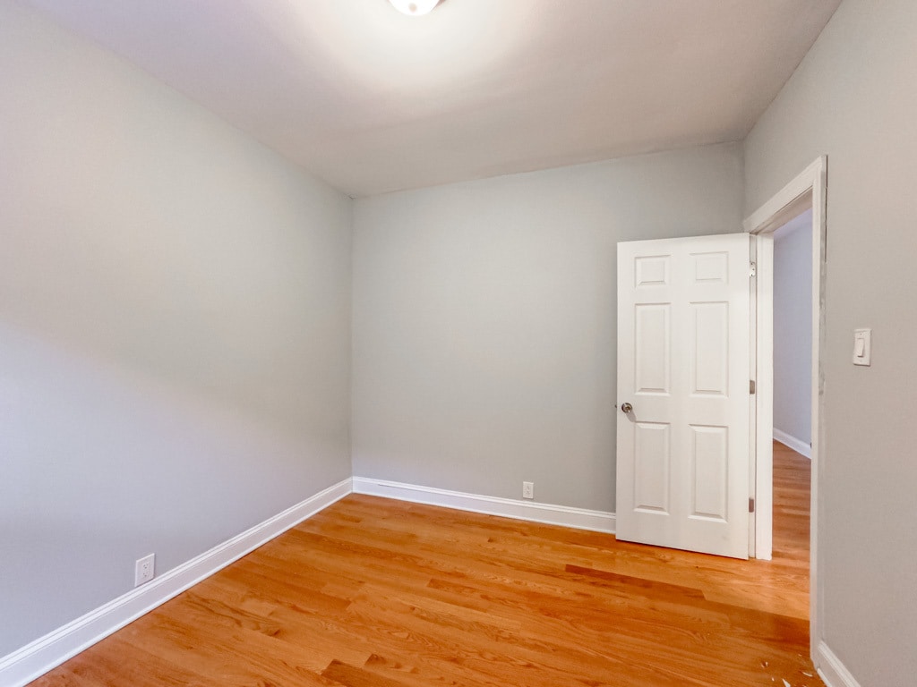 Building Photo - 3733 N Pine Grove Ave