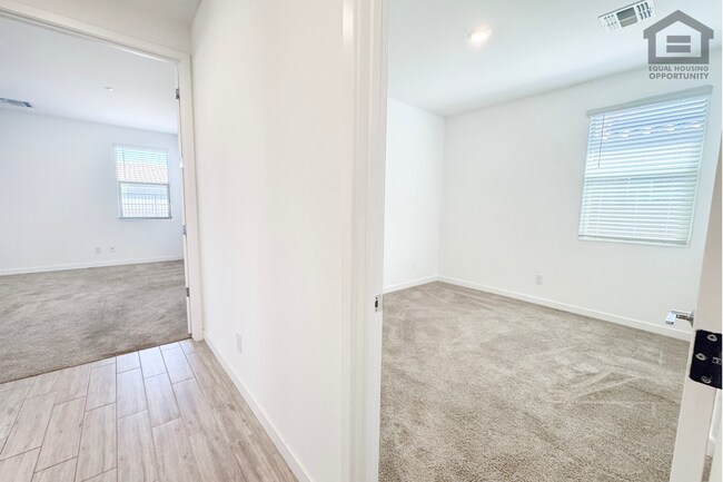 Building Photo - 12552 W Calle de Sol