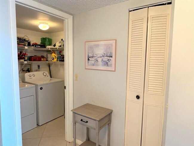 Building Photo - 3101 Lucerne Park Dr