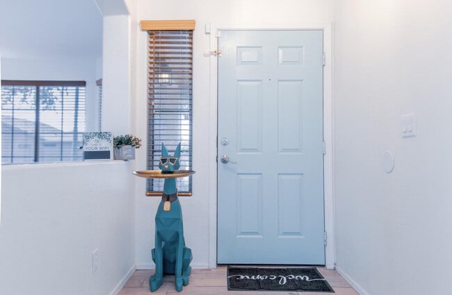 Building Photo - 1550 N Desert Willow St