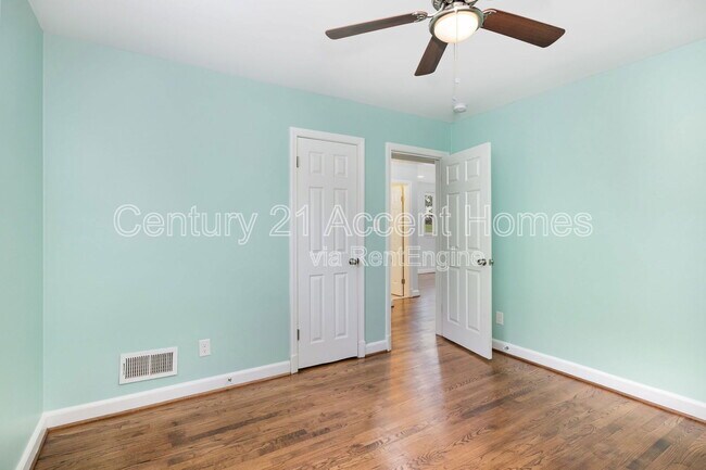 Building Photo - 2508 Larry Ave