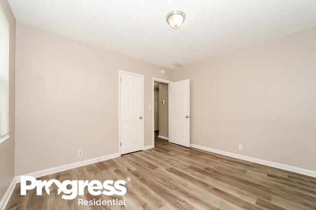 Building Photo - 2331 Westbrook Cir N