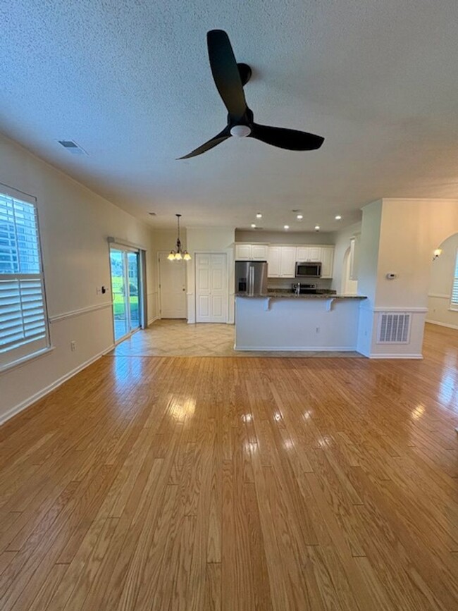 Building Photo - Lovely Updated Home in Grand Oaks