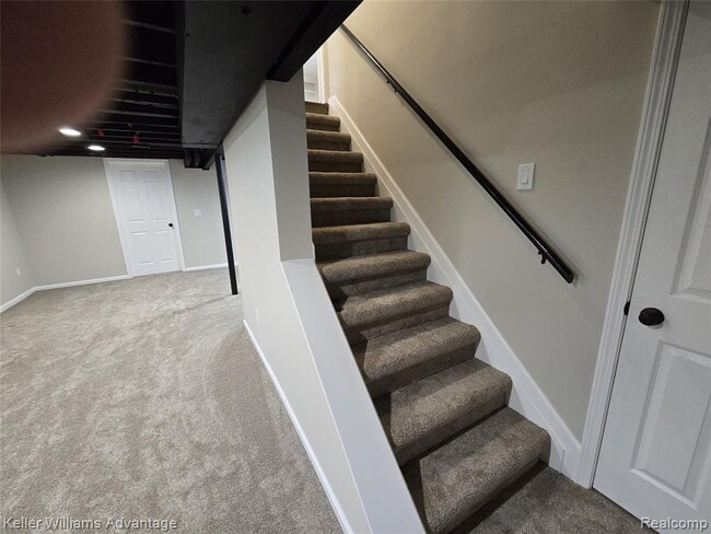 Building Photo - 6951 Lee Crest Dr