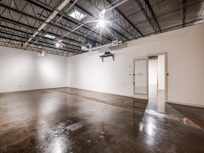 Building Photo - 1519 Beaumont St