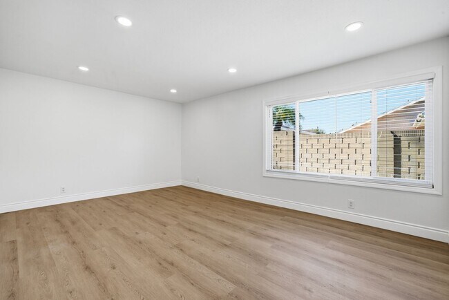 Building Photo - Beautifully Updated Huntington Beach 3 Bedroom / 2 Bathroom Home