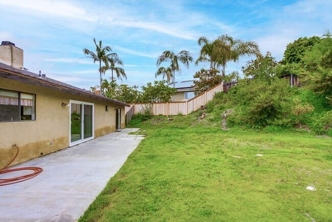 Building Photo - 4 bedroom home in amazing La Costa Community!