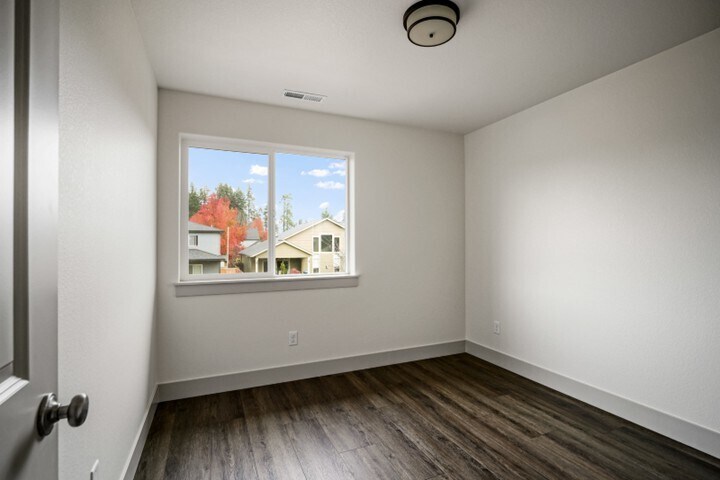 Building Photo - 1319 Oppek St NE