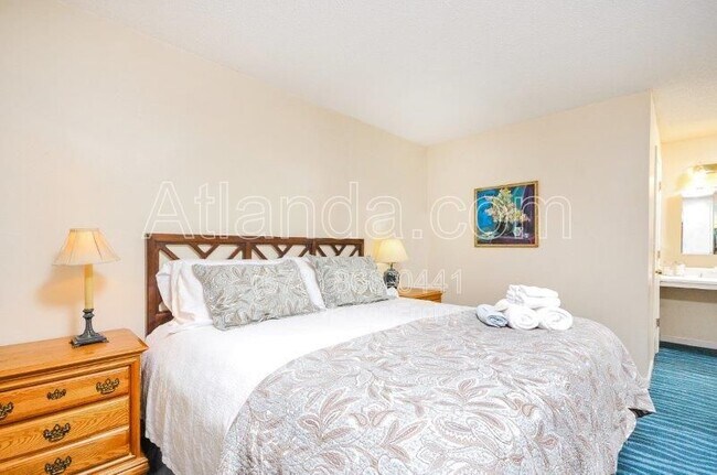 Building Photo - 3595 Woodbriar Cir