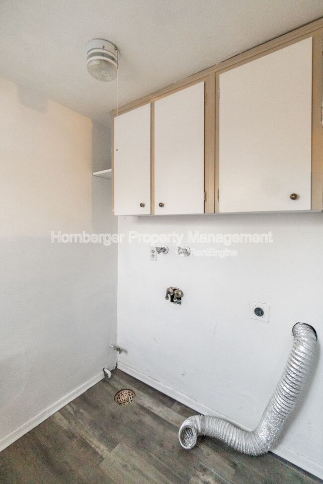 Building Photo - 1631 E Rowan Ave