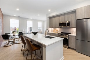 Building Photo - The Thread