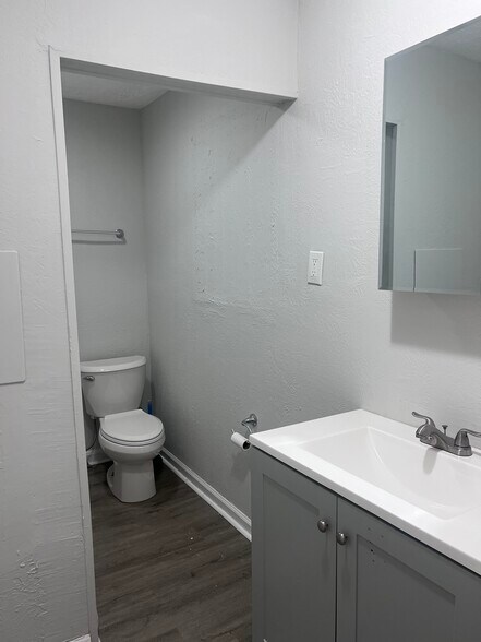 Bathroom - 2018 Corning Ave